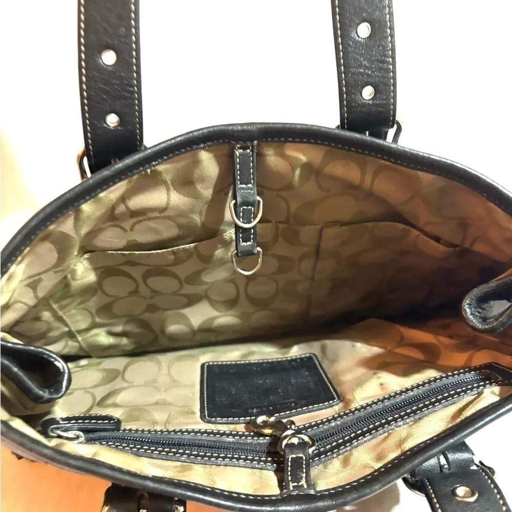 Coach vintage elegant